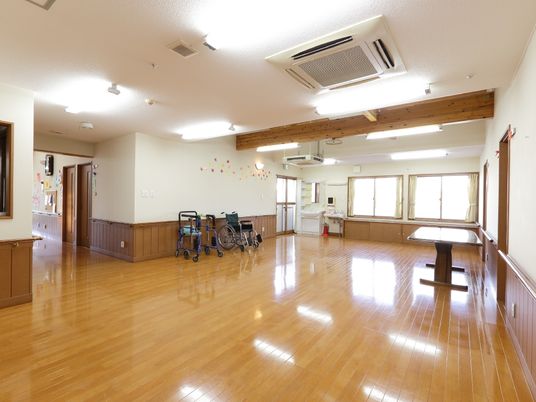 広々とした明るい多目的室