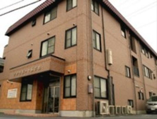 施設の温かみのある外観