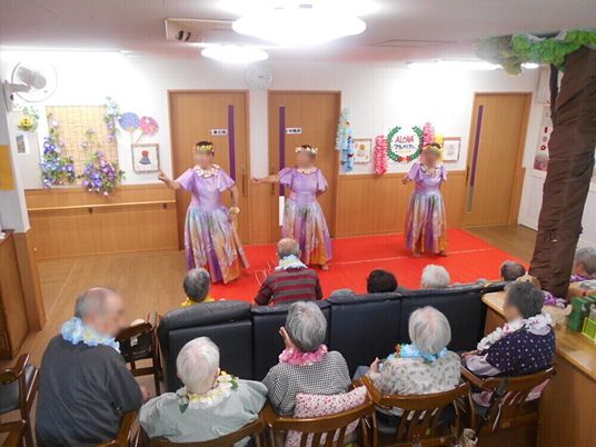 多目的室でのレクリエーション