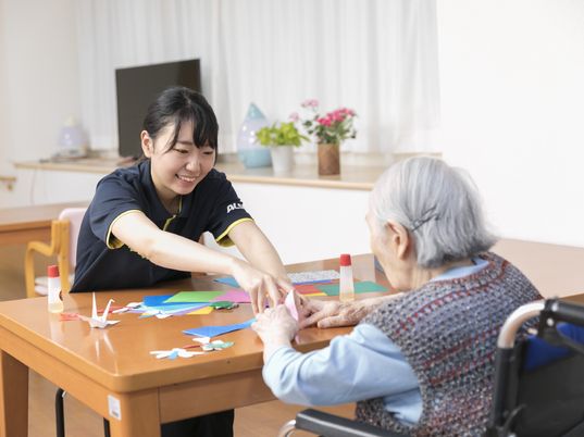 多目的室での手工芸活動