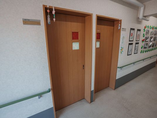 手作り壁飾りの廊下部