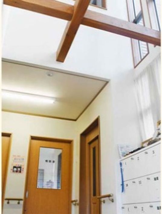 廊下の明るい空間