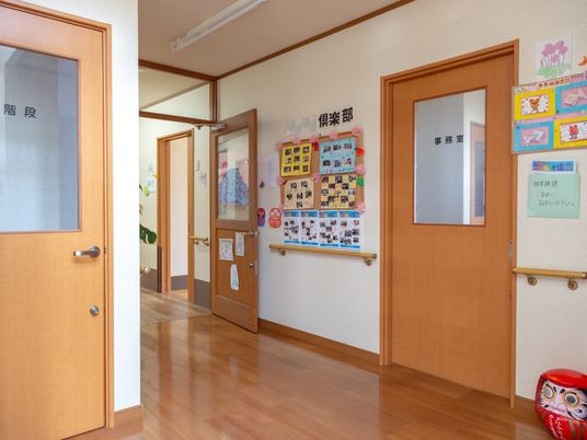 廊下の明るい雰囲気