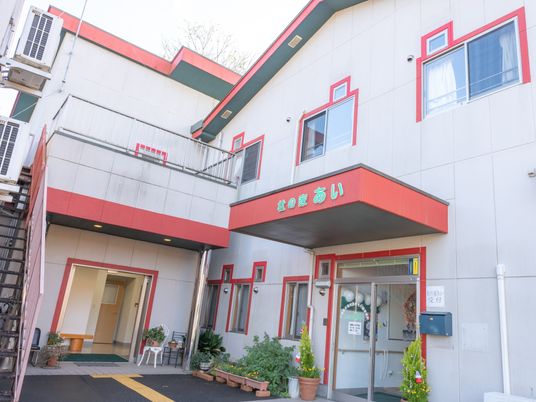 温もりのあるエントランス外観