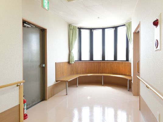 安全な廊下の転落防止柵