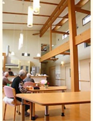 木造りの温かみ食堂空間