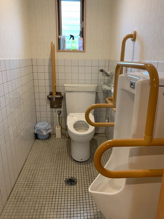 使いやすい手すり付きトイレ