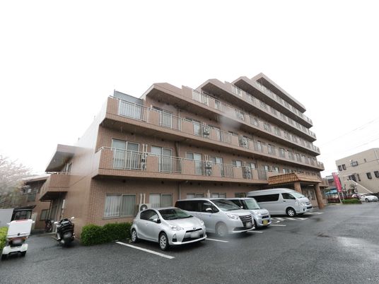 多階建ての建物外観