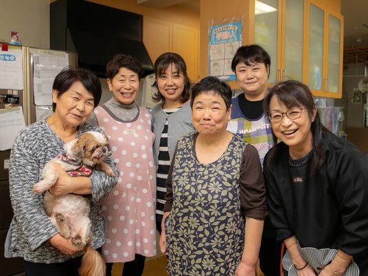 スタッフの集合写真