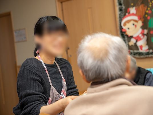 ケアの様子を示す画像