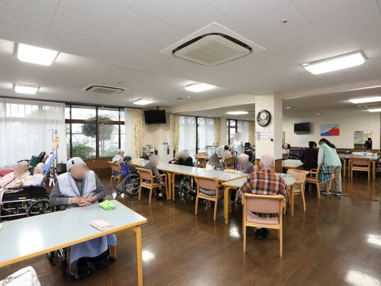 広々とした共有ダイニング