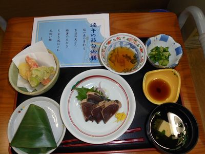 和食の膳が並ぶ料理