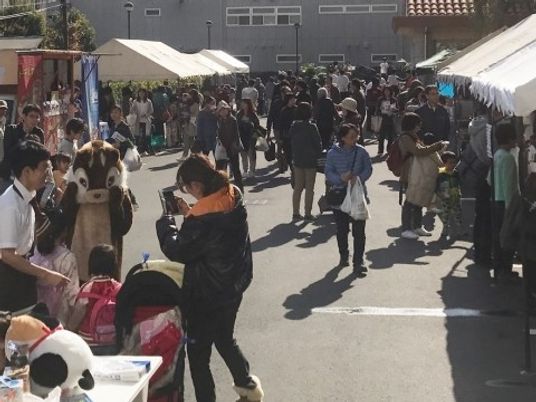 屋外のイベント風景