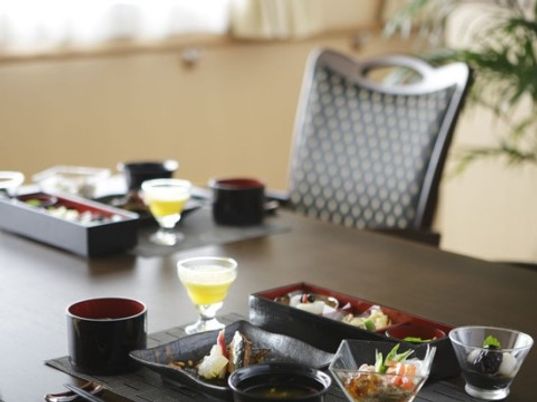 和風の食事セット