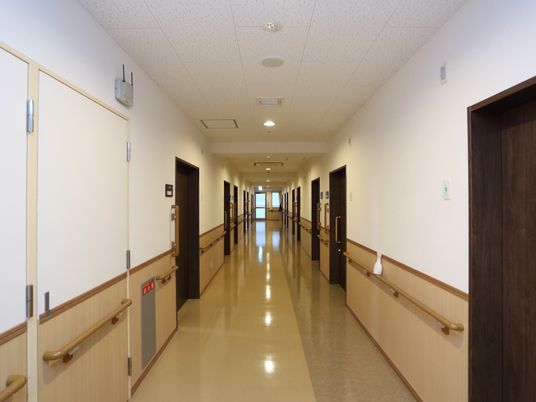 清潔感あふれる廊下 