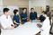 スタッフが会議する居室
