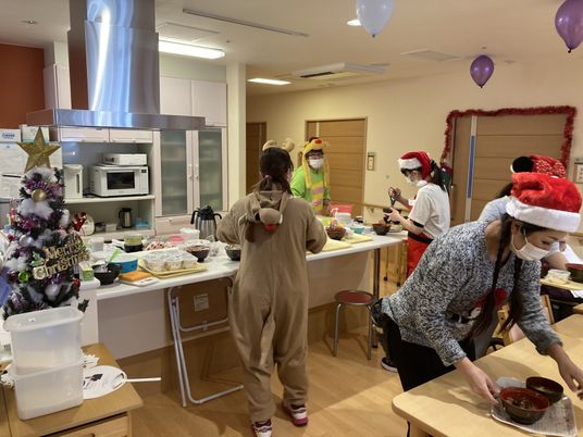 クリスマスパーティーのダイニングルーム
