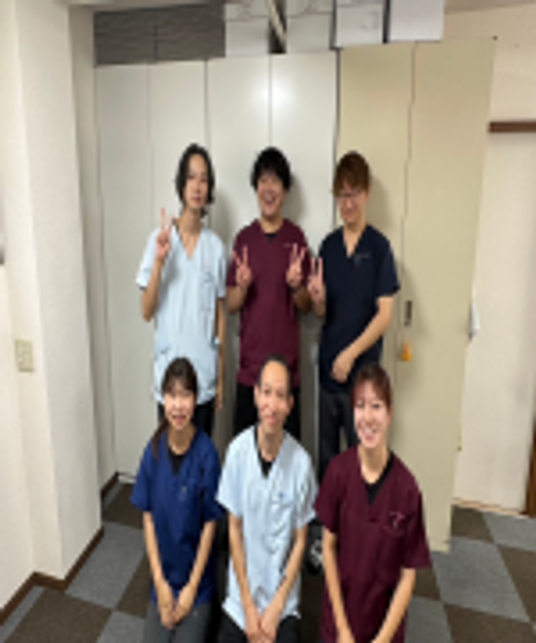 笑顔のスタッフの様子