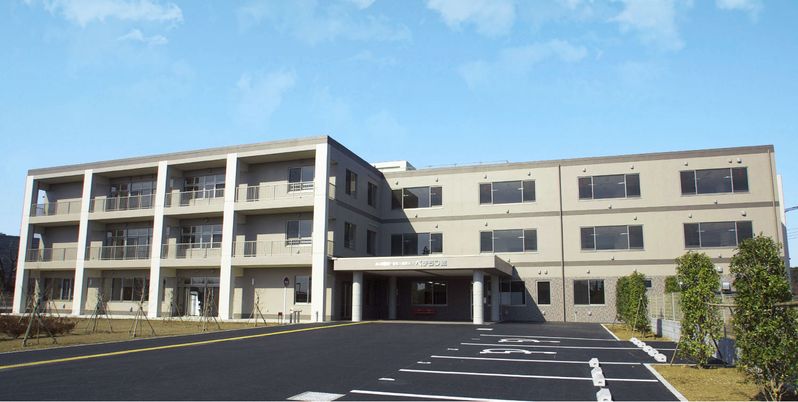 中庭が広がる外観