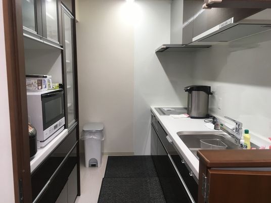 調理器具が整ったキッチン