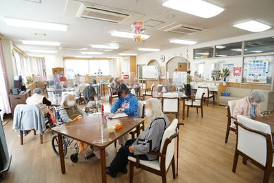 温かい雰囲気の食堂