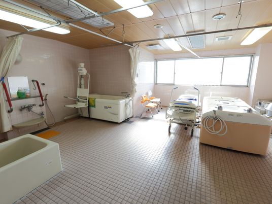 広々とした清潔な浴室
