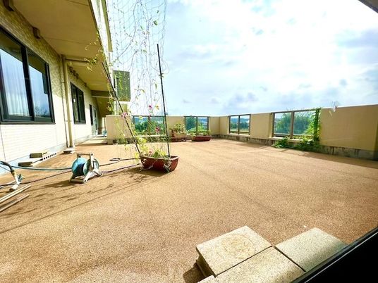 空が広がるテラス