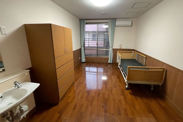 落ち着いた個室の居室