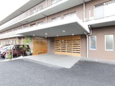 広々とした清潔なエントランス