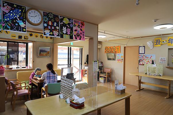 楽しげな交流が見られる居室