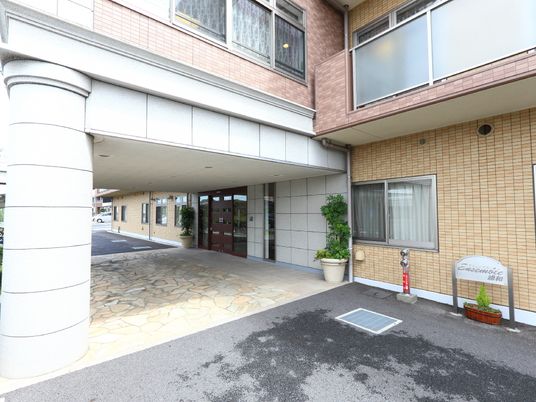 広々とした明るいエントランス