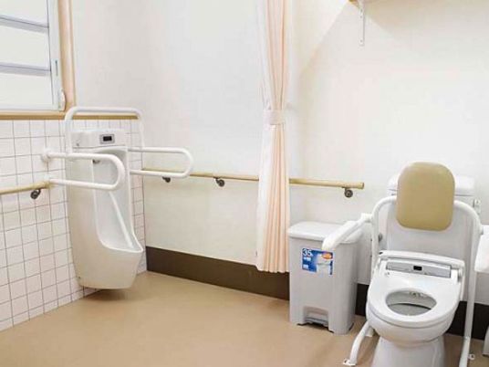 バリアフリー設計のトイレ
