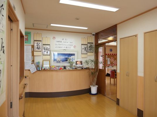 暖かな雰囲気のフロント