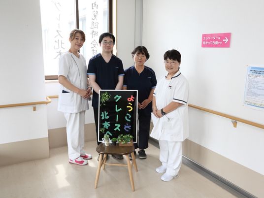 スタッフの集合写真