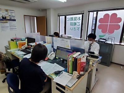 スタッフが働くオフィス