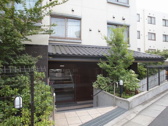 施設前エントランス風景