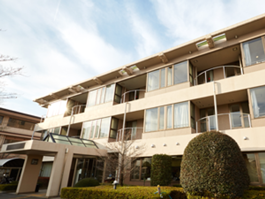 落ち着いた外観の建物