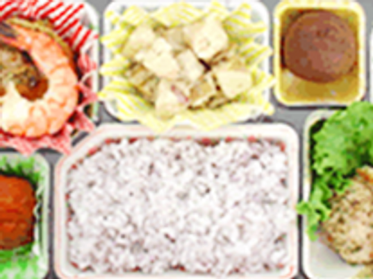 日替わりの食事トレイ