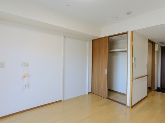 広々とした洋室の一角