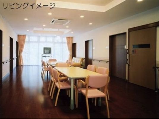 明るい共有ダイニング