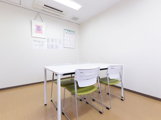 清潔な打ち合わせスペース