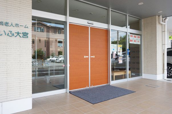 エントランスの自動ドア