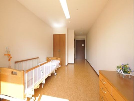 明るい居室の一角