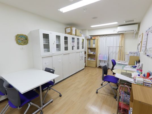 整頓されたスタッフルーム