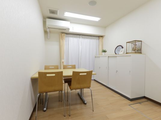居室のシンプルな空間