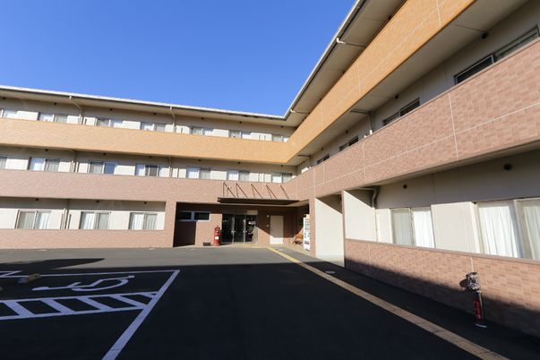 広々とした建物のエントランス