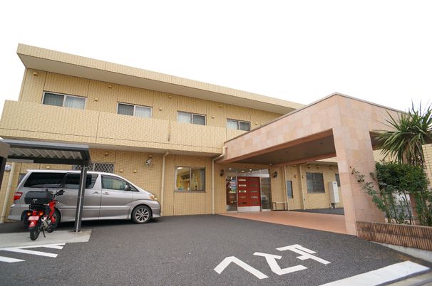 広々とした施設外観