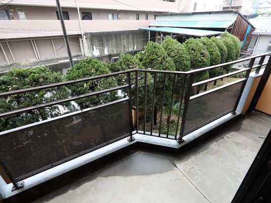 明るい空間のバルコニー