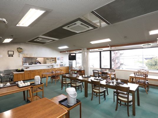 食事スペースの清潔なダイニング