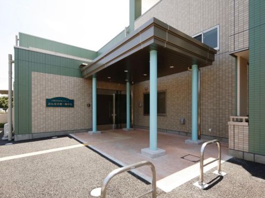 清潔感のある建物の入口